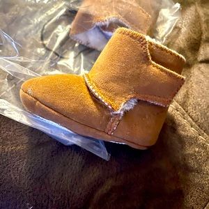 Baby fuzzy boots size 1